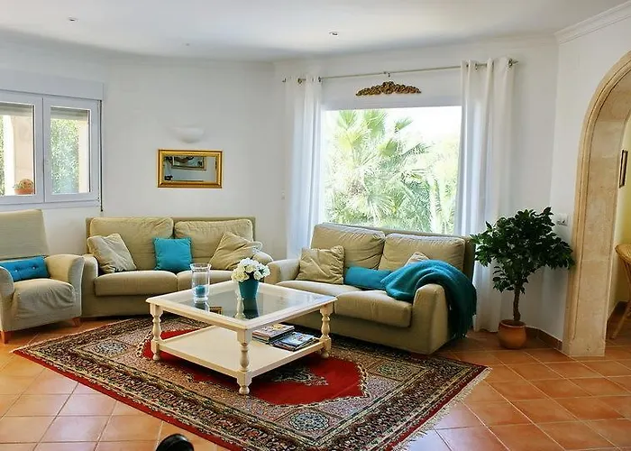 Planta Baja De Un Chalet Con Entrada Independiente Casa Compartida Jávea
