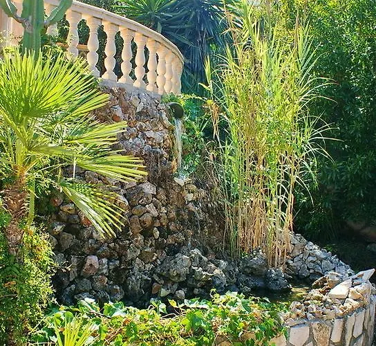 Planta Baja De Un Chalet Con Entrada Independiente Casa Compartida
