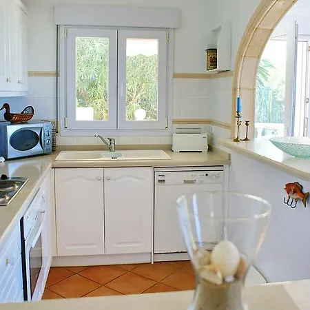 Planta Baja De Un Chalet Con Entrada Independiente Casa Compartida * Jávea